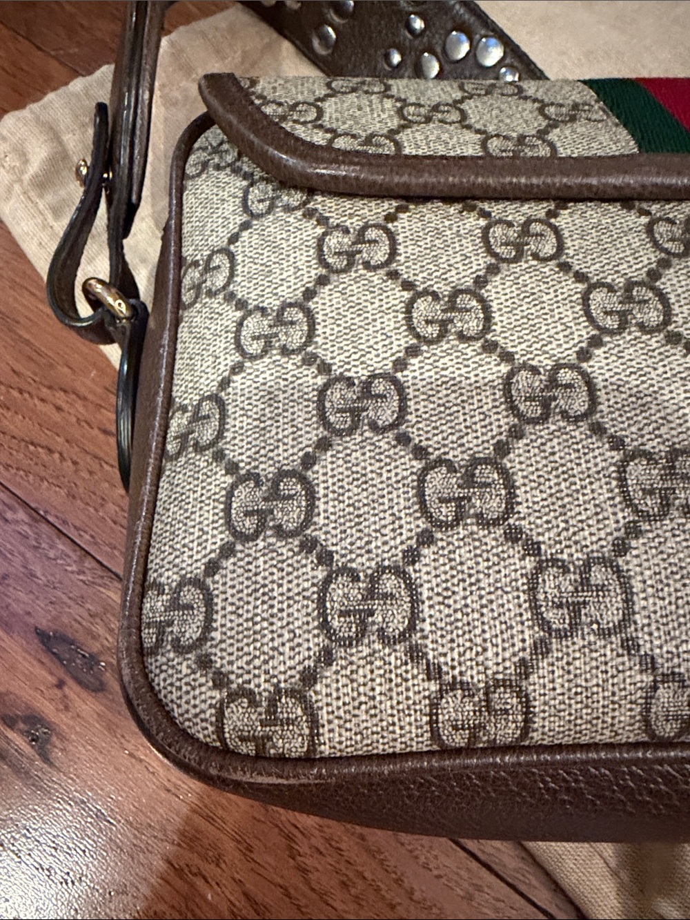 AUTHENTIC GUCCI GG Supreme Canvas Crossbody with Green and Red Web Stripe - Picture 14 of 15